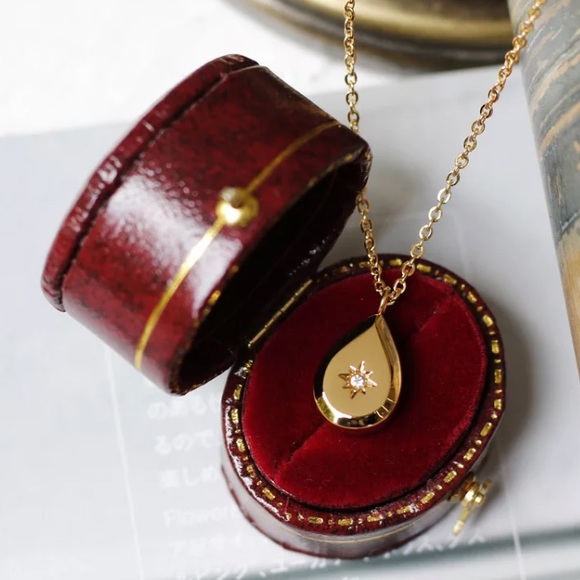 💧Insta 18K gold teardrop 🌟 star necklace - Picture 5 of 11